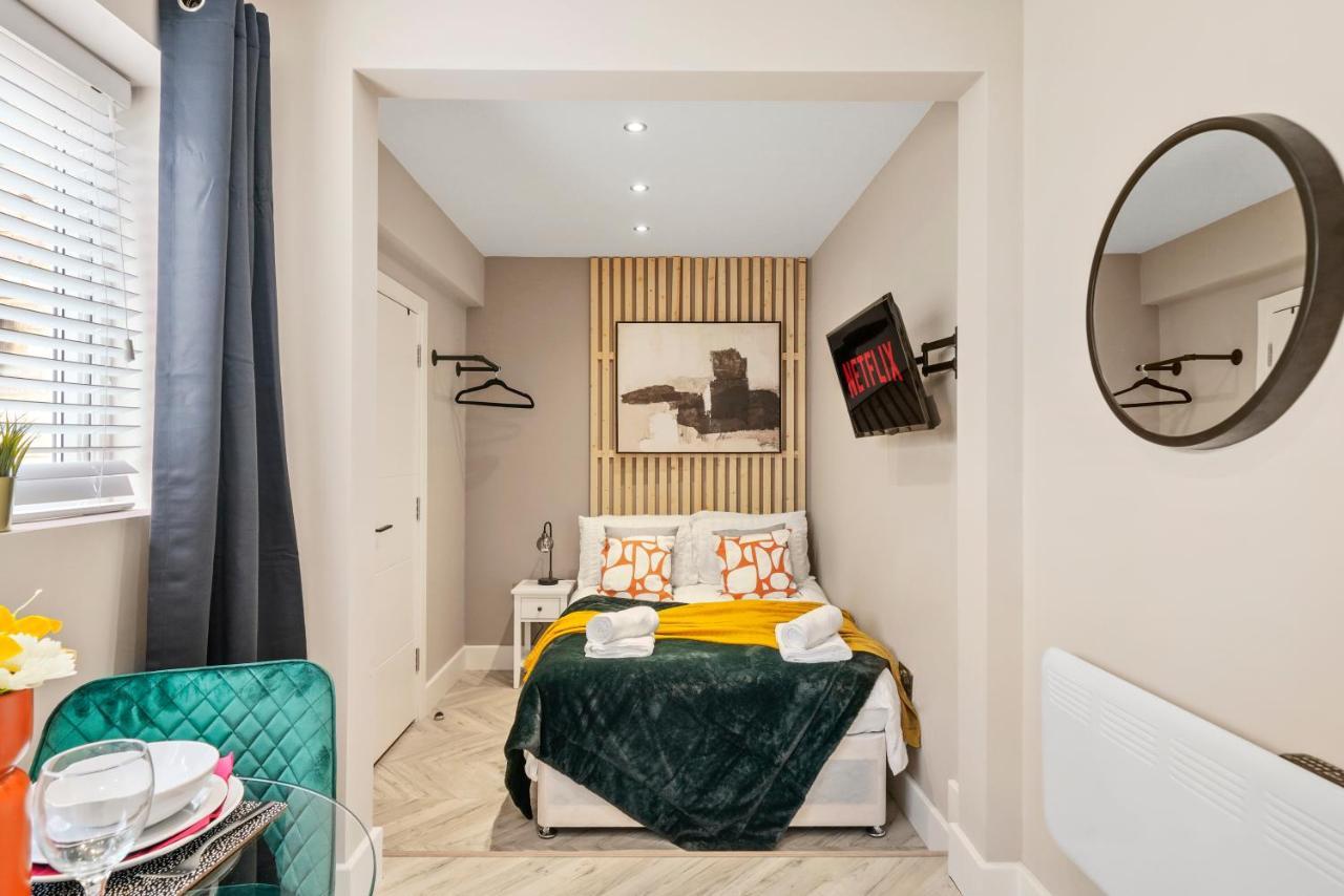 Cosy Heathrow Studios - Parking - Garden London Exterior photo